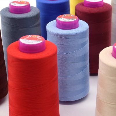 Низкий MOQ 40/2 5000yds Полиэстерная швейная нить для швейной машины с 100% полиэстером