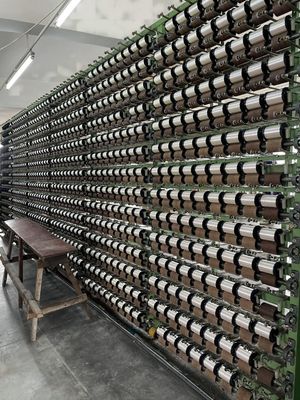 100% полиэстерные металлические вышивочные нитки, окрашенные в серебряный цвет